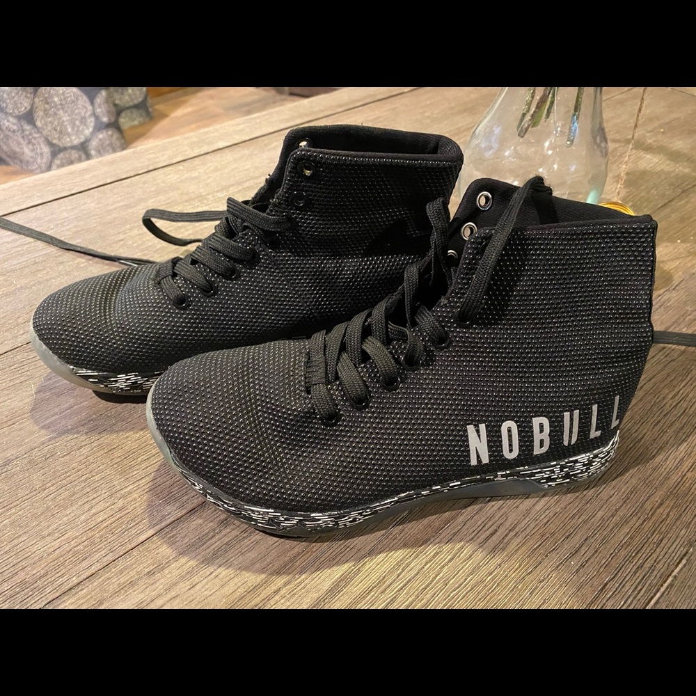Women’s no bull training shoe size 7.5